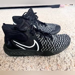 Men’s Basketball Shoes Size 8